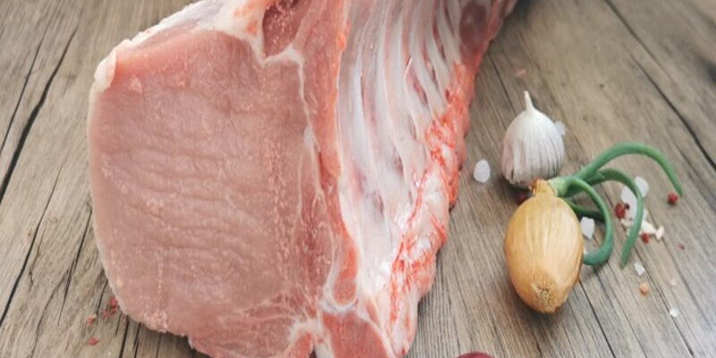 Schweine-Carree mit Kamm